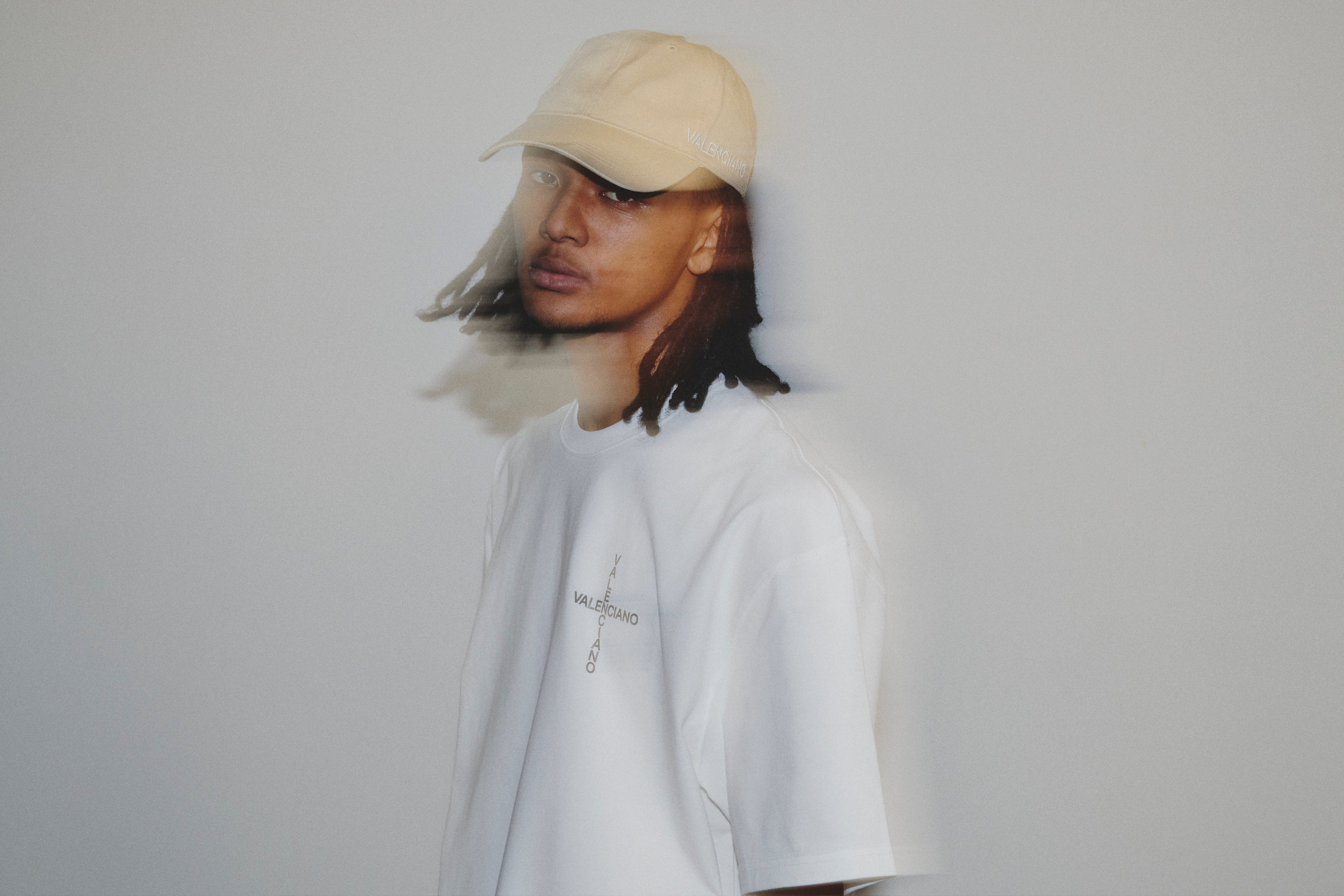VALENCIANO 白Tシャツ