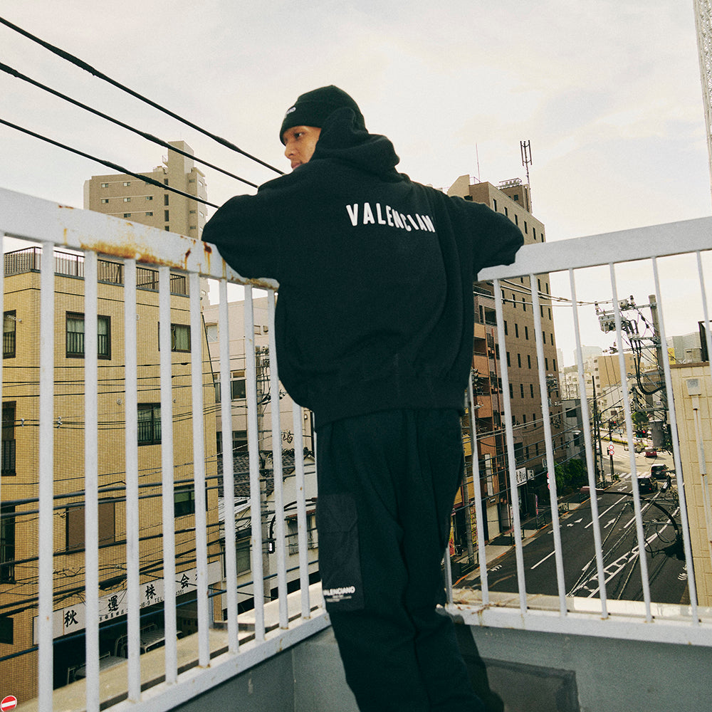 V HOODIE
