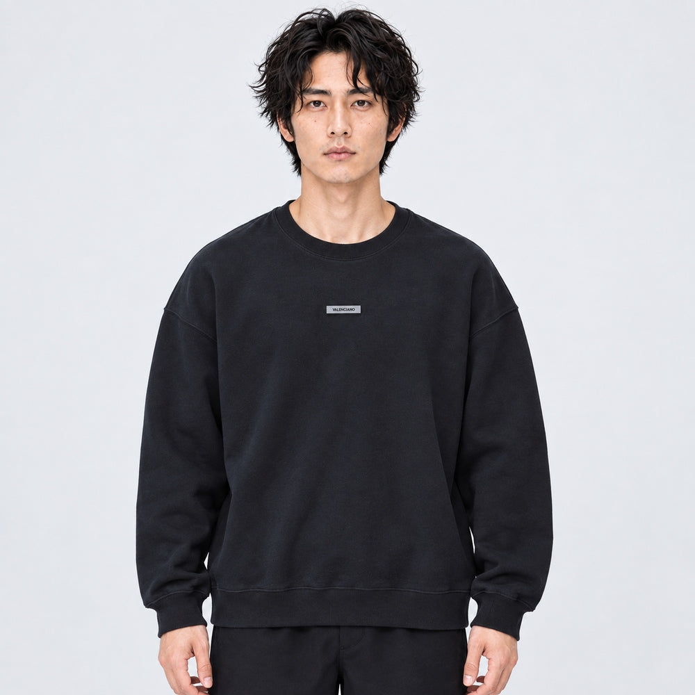 EMBROIDERY CREW NECK 26 model front