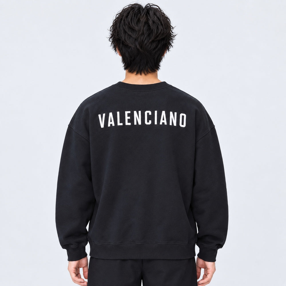 EMBROIDERY CREW NECK 26 model back